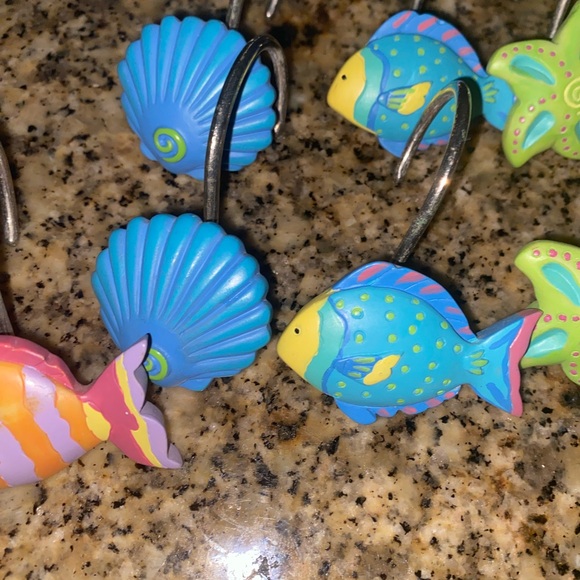 VTG 11 Nautical Hand Painted Fish & Shell Tropical Resin Shower Curtain Hooks - Picture 7 of 14